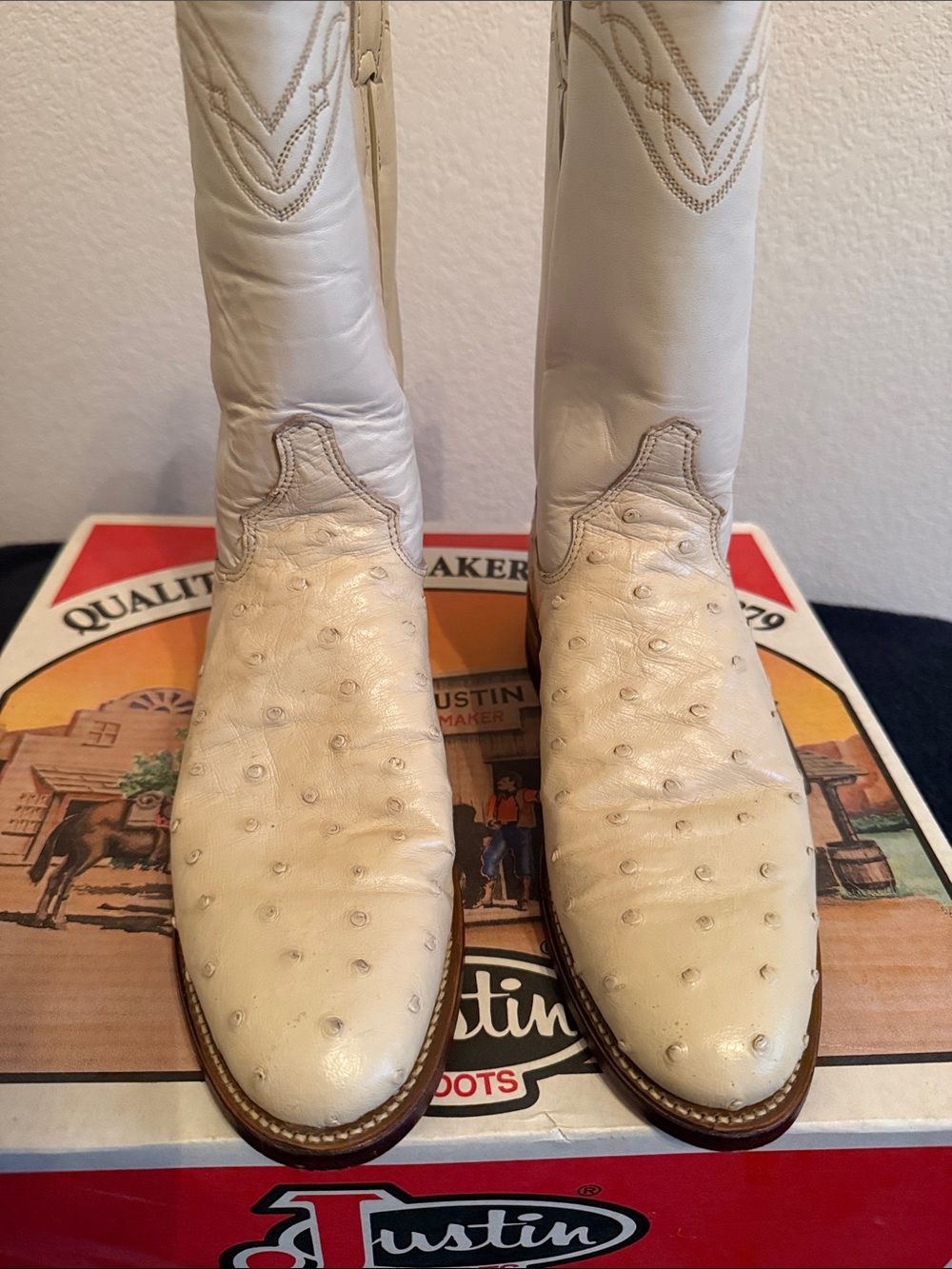 Women’s Vintage Justin Full Quill Western Boots